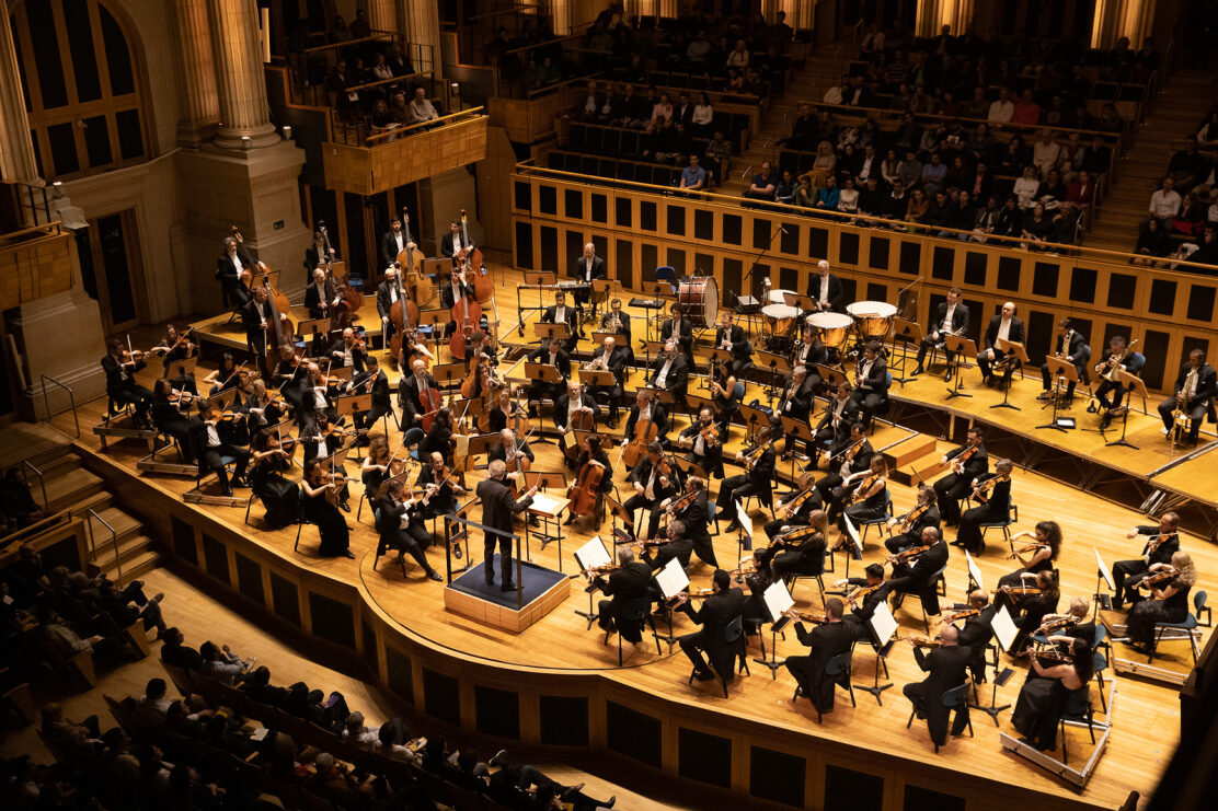 #PraTodosVerem: Vista aérea da orquestra sinfônica no palco